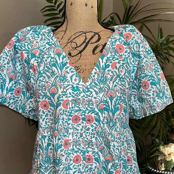 Crown & Ivy Floral V-Neck Mini Dress in Teal Blue and Pink size Medium 🌸 - Picture 2 of 11